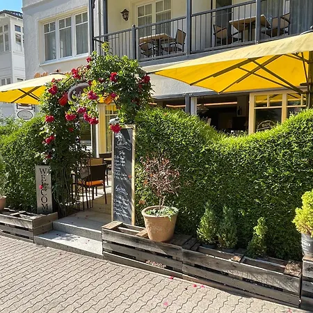 Pensjonat Sanddorn Mit Cafe Carlssons