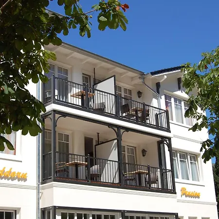 Pensjonat Sanddorn Mit Cafe Carlssons 4*