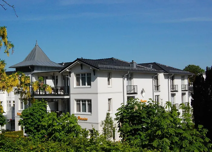 Pensión Sanddorn Mit Café Carlssons Binz